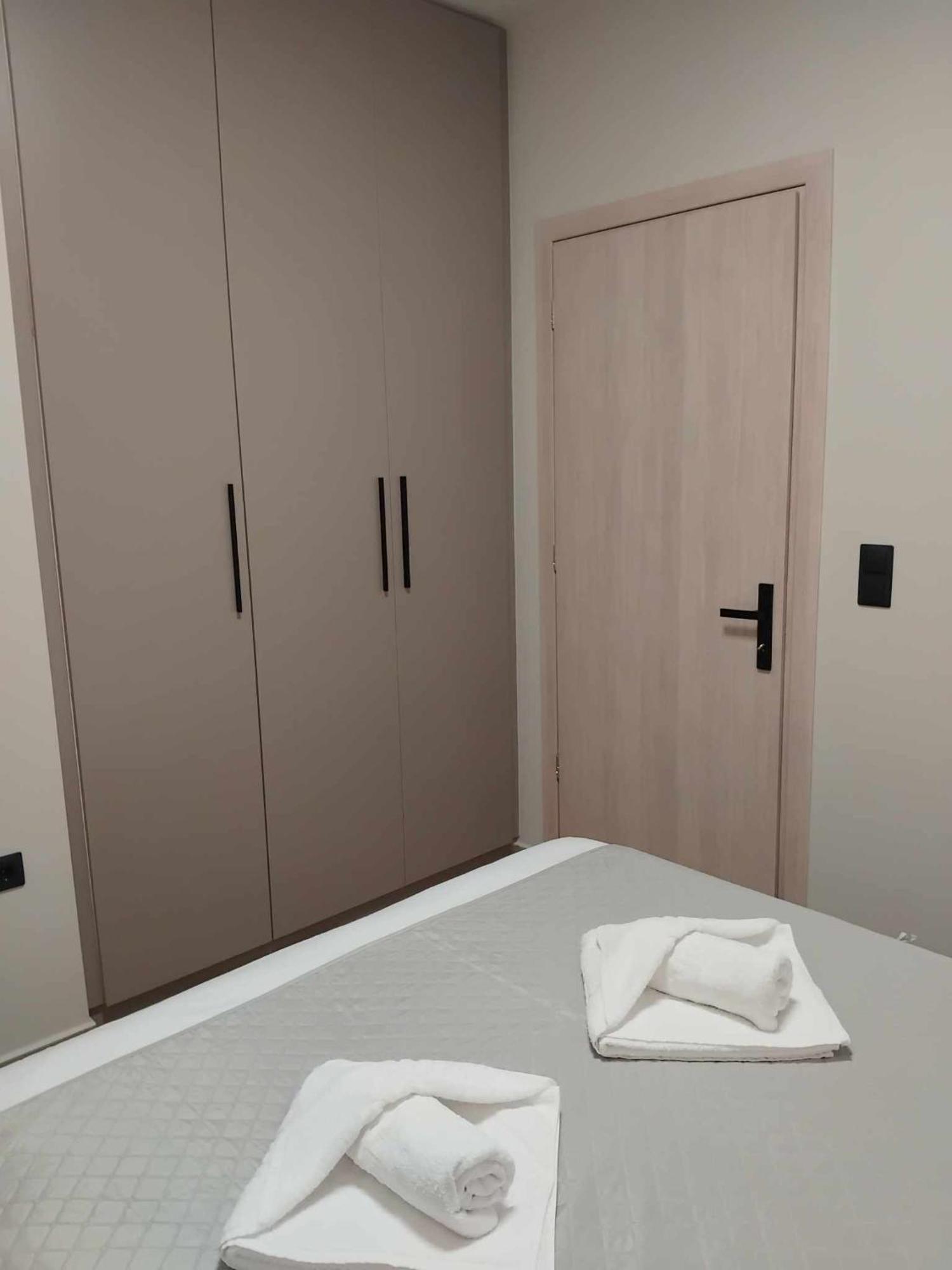 Simple, Calm And Luxurious Apartamento Calamata Exterior foto
