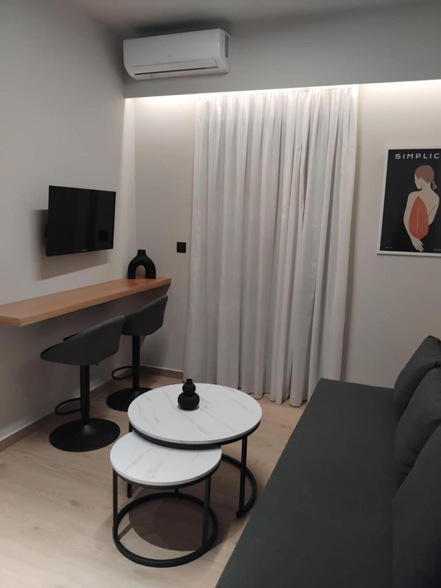 Simple, Calm And Luxurious Apartamento Calamata Exterior foto