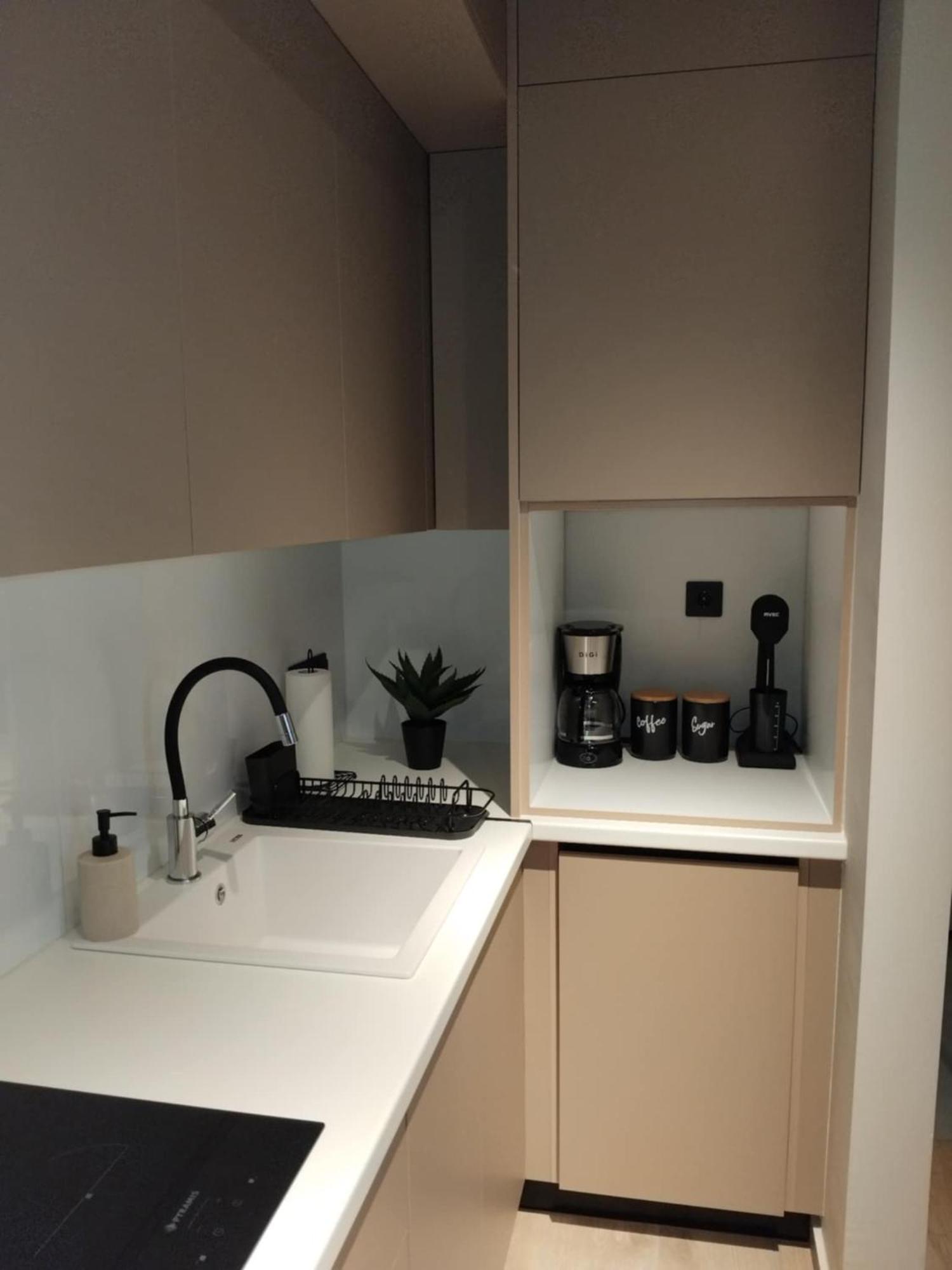 Simple, Calm And Luxurious Apartamento Calamata Exterior foto