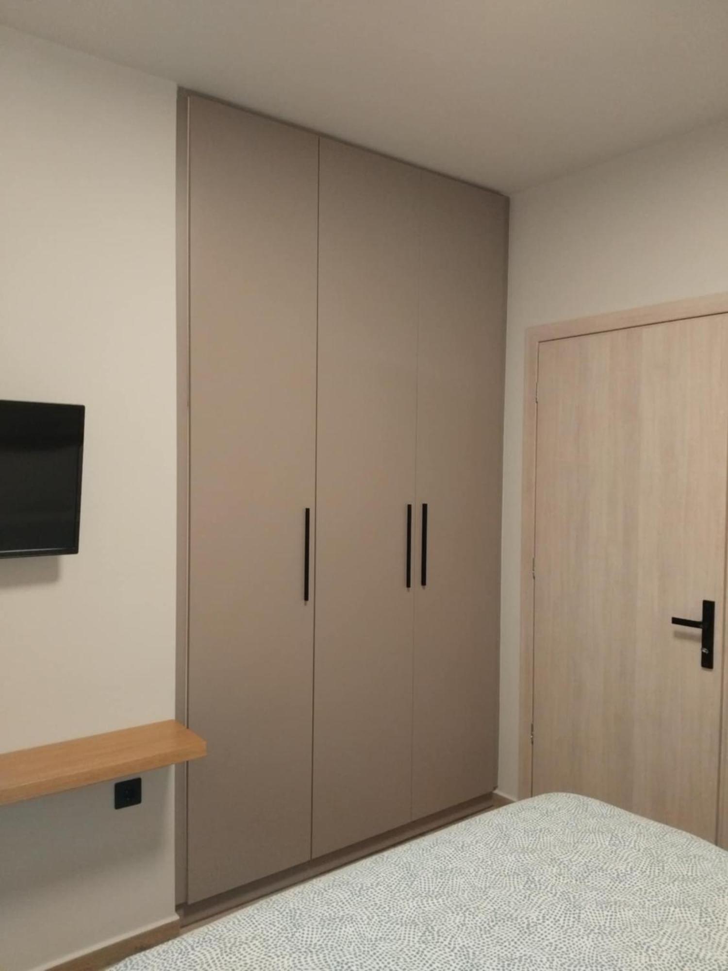 Simple, Calm And Luxurious Apartamento Calamata Exterior foto