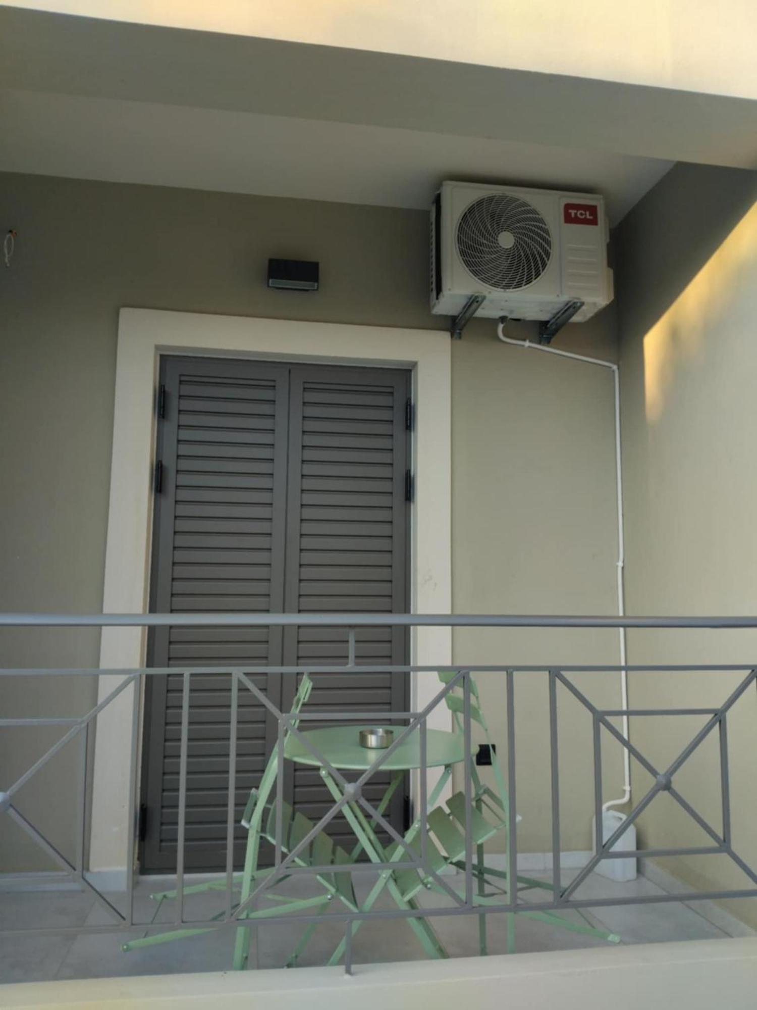Simple, Calm And Luxurious Apartamento Calamata Exterior foto