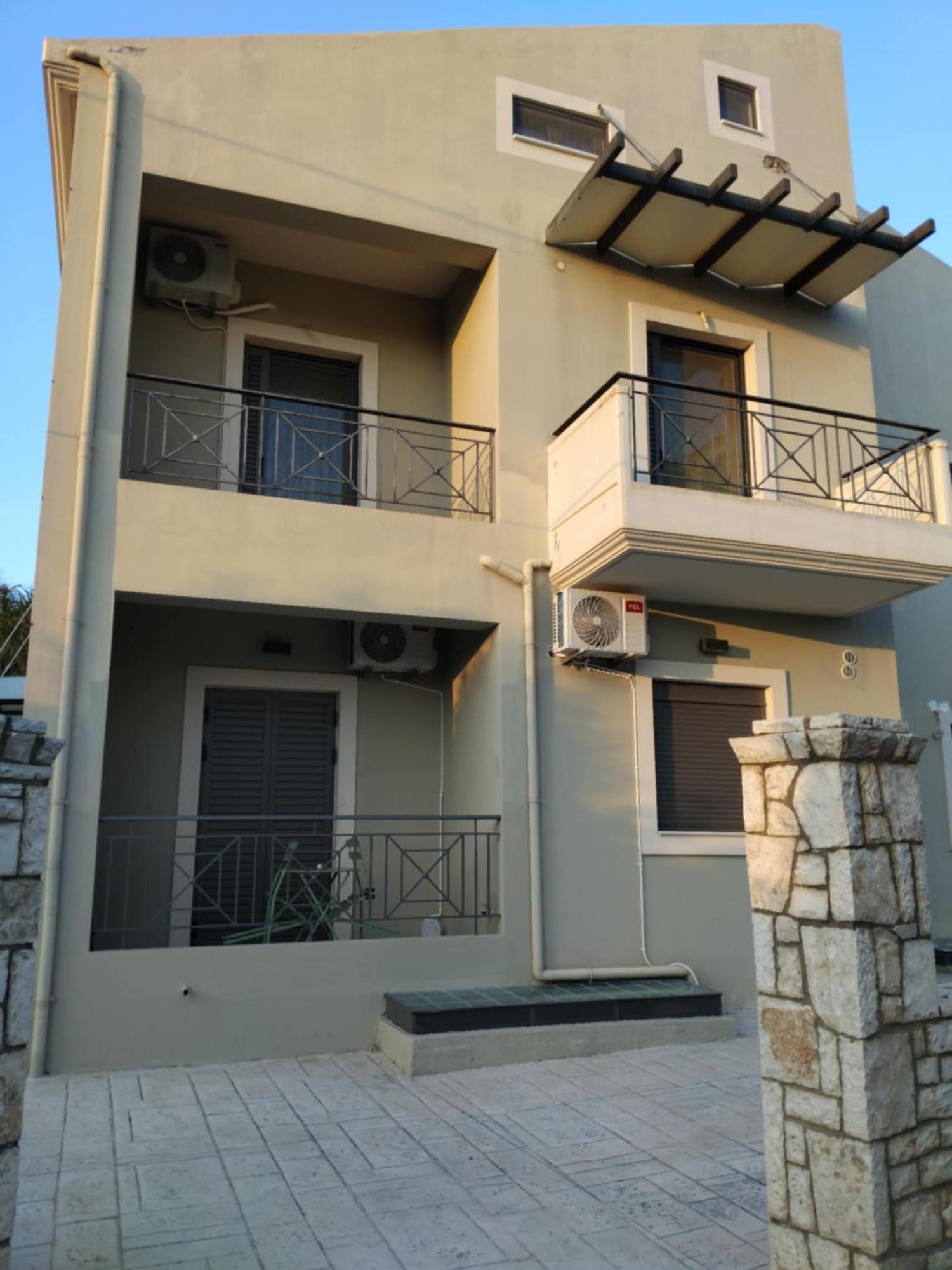 Simple, Calm And Luxurious Apartamento Calamata Exterior foto